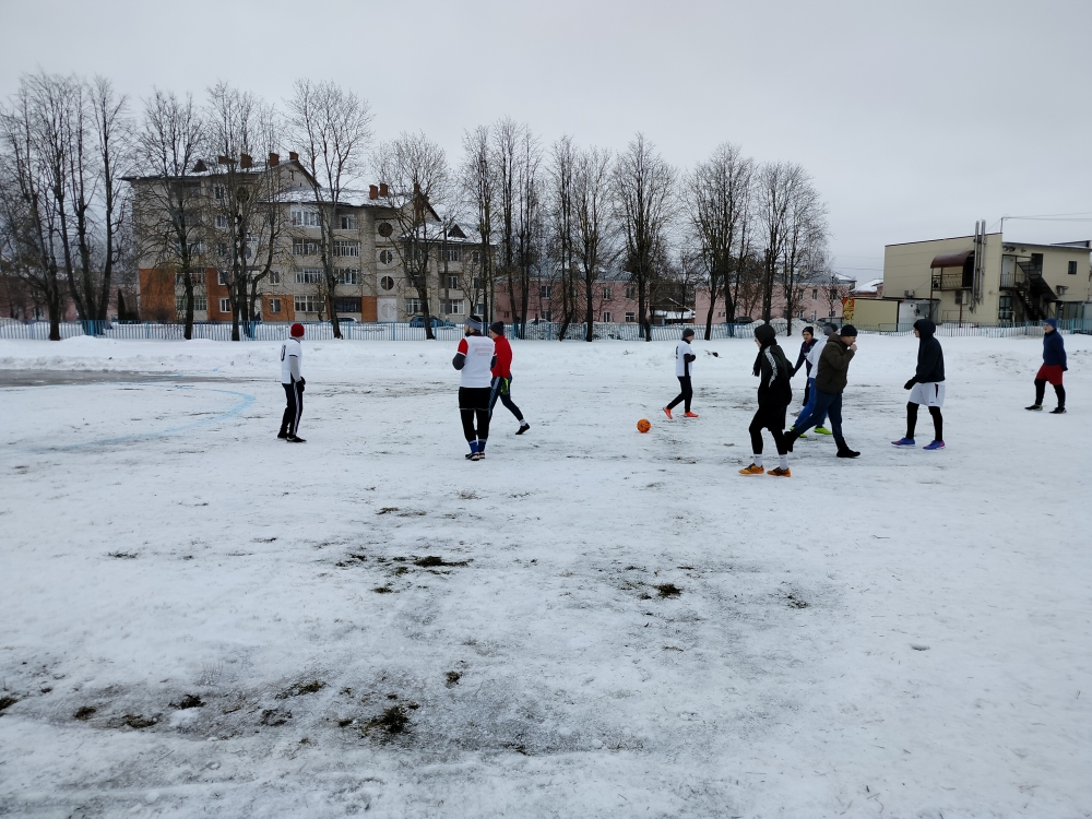 Футбол на снегу школа